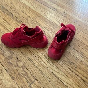 Nike Huarache size 7y